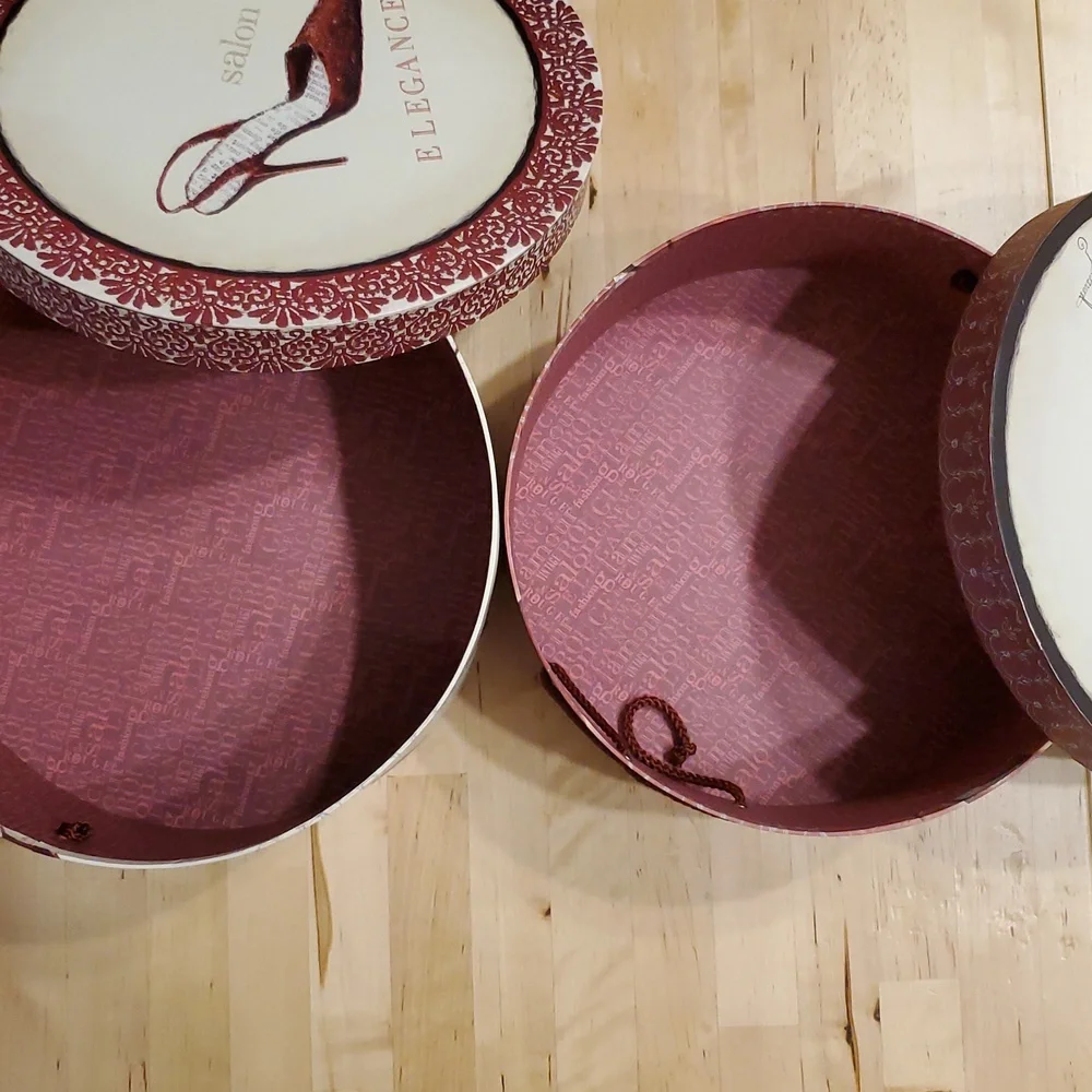 Vintage Emily Adams Decorative Hat Boxes, Red - Set Of 2 - Picture 6 of 7